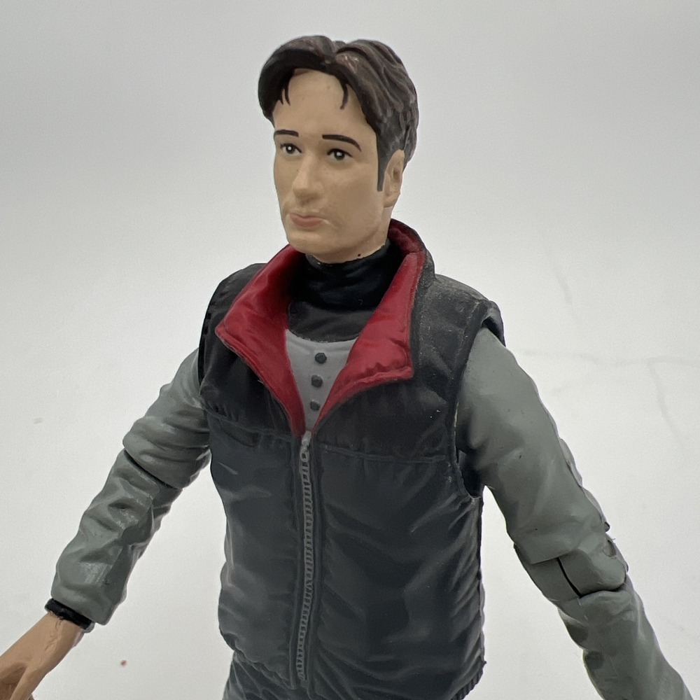 X-Files AGENT  MULDER  Vintage Action Figure  McFarlane Toys 1998 6"
